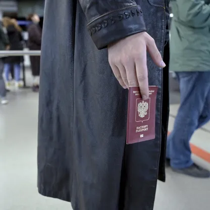 الاتحاد الأوروبي يخطط لفرض قيود جديدة على تأشيرات الروس