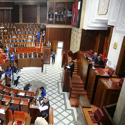 الحكومة المغربية تعرض خطتها على البرلمان وتتعهد بخفض تكاليف المعيشة