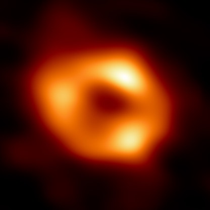 الكشف عن صورة لثقب أسود عملاق وسط في "درب التبانة"