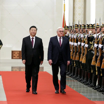 ألمانيا تطالب الصين باستخدام نفوذها لوقف حرب أوكرانيا.. وبوتين يجتمع بقادة الجيش