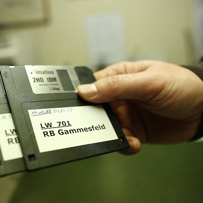 حملة "رقمنة".. اليابان تعلن الحرب على الأقراص المرنة