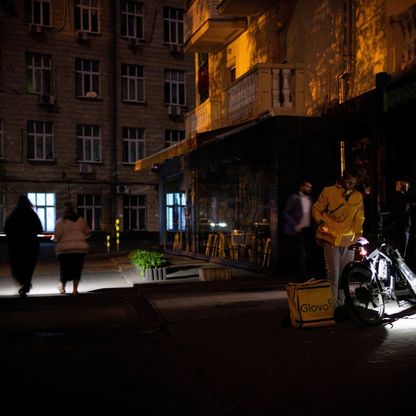 وسط هجمات روسيا المكثفة.. انقطاع الكهرباء عبء إضافي على أوكرانيا
