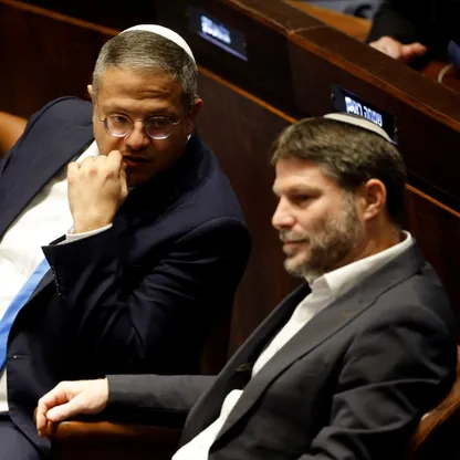 وزيران يمينيان يهددان بإسقاط حكومة إسرائيل إذا قبلت "مقترح بايدن"