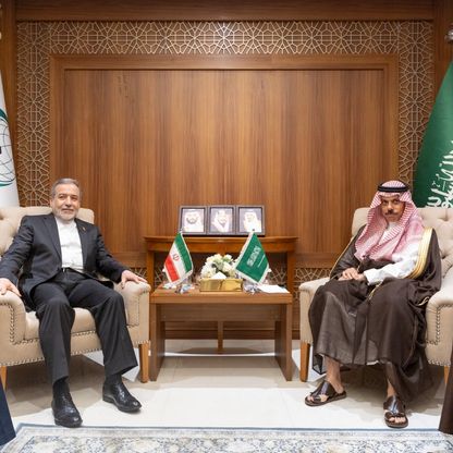 وزير الخارجية السعودي يلتقي عراقجي في جدة