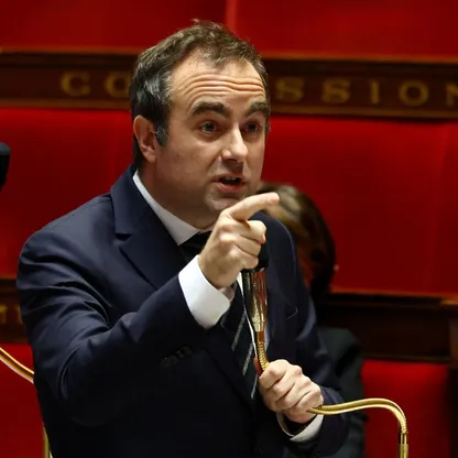 الحكومة الفرنسية تنجو من اقتراعين لحجب الثقة في البرلمان