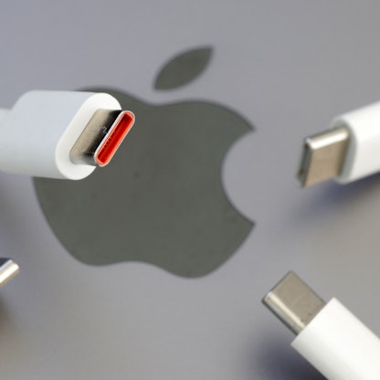 هل سيحفز منفذ USB-C جمهور أندرويد على شراء آيفون 15؟