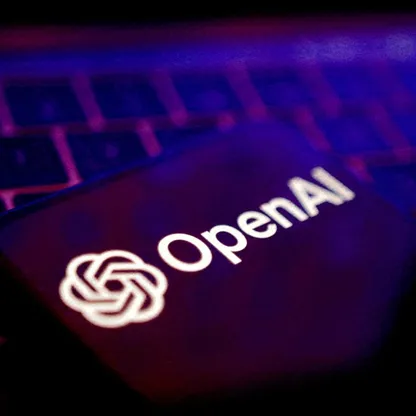 OpenAI تخطط للاستحواذ على شركة ناشئة لإنتاج جهاز ينافس "آيفون"