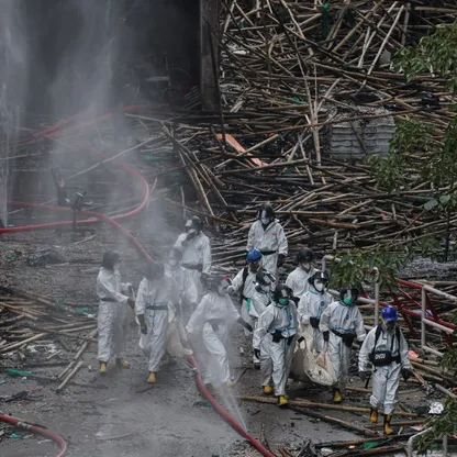 زعيم هونج كونج يأمر بتحقيق مستقل في حريق أودى بحياة عشرات الأشخاص