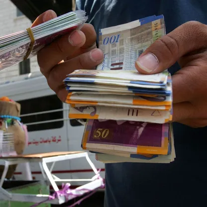 الحكومة الفلسطينية تدفع 60% من رواتب أكتوبر لموظفيها وسط تفاقم الأزمة المالية