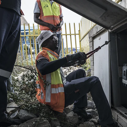 جنوب إفريقيا.. أزمة الكهرباء لا ترحم حتى الأموات