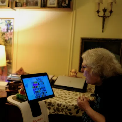 روبوتات توفر الدعم والصحبة لكبار السن في إسبانيا