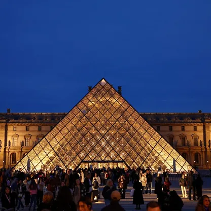 فرنسا.. إطلاق سراح مشتبه بها في سرقة متحف اللوفر