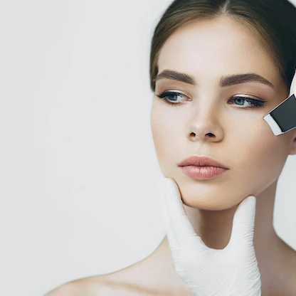 التقشير الكيميائي للجلد.. الأنواع والنتائج