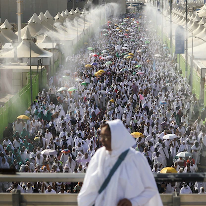 الحجاج يصلون منى لقضاء أيام التشريق حتى السبت
