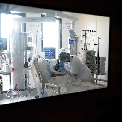 دراسة: تراكم فيروس كورونا في الرئة سبب رئيسي لوفاة المرضى