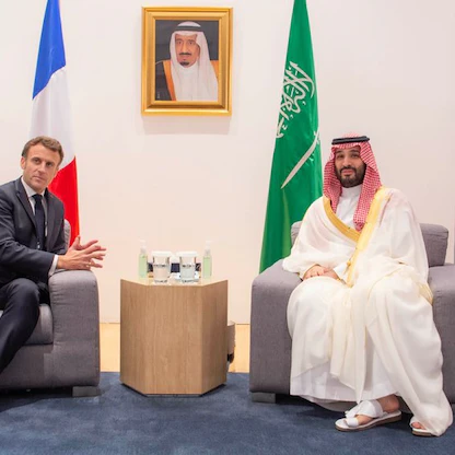 ولي العهد السعودي وماكرون يبحثان تطوير التعاون بين المملكة وفرنسا