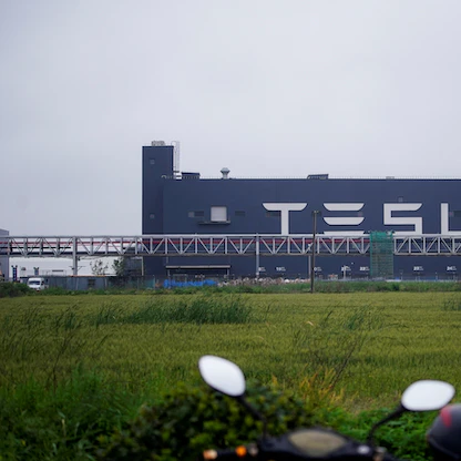 مساهم في "تيسلا" يقاضي الشركة وماسك بسبب "تجاهل اتهامات بالتحرش"