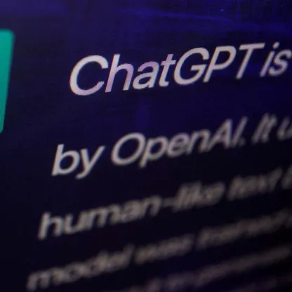 OpenAI تحظر روبوتاً للدردشة يحاكي شخصية مرشح بالانتخابات الأميركية