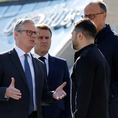 "لحظة حاسمة".. زيلينسكي يبحث في لندن مصير دونباس ومحطة زابوروجيا والضمانات الأمنية