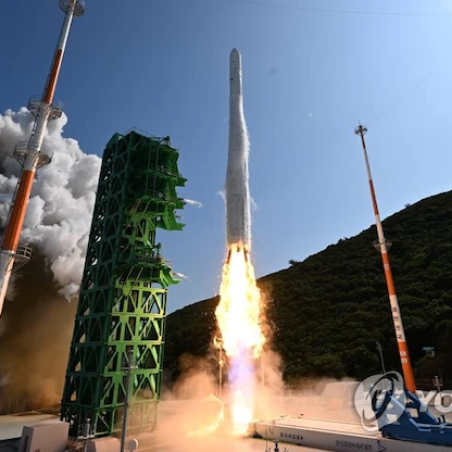 كوريا الجنوبية تطلق صاروخاً للفضاء بعد 8 أشهر على فشل أول تجربة