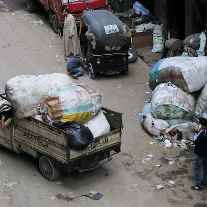 مصر.. تدوير المخلفات بين المزايا الاقتصادية وعوائق التكلفة