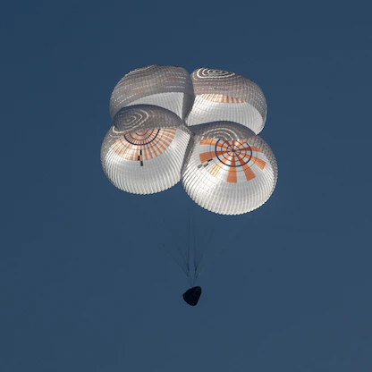 كبسولة "سبيس إكس" تُعيد 4 رواد للأرض من محطة الفضاء الدولية