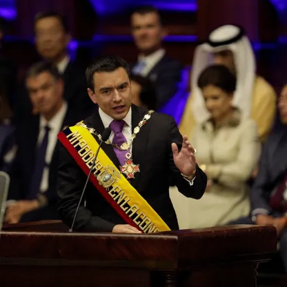 رئيس الإكوادور ينجو من محاولة اغتيال.. ووزير: 500 شخص رشقوا سيارته بالحجارة