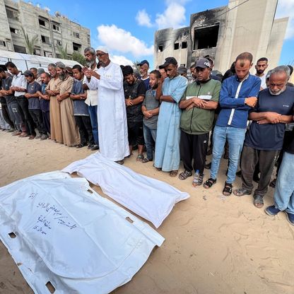 إسرائيل تقتل العشرات من منتظري المساعدات في قطاع غزة منذ فجر السبت