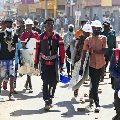 السودان.. تعزيزات أمنية أمام قصر الرئاسة وإطلاق الغاز على المتظاهرين