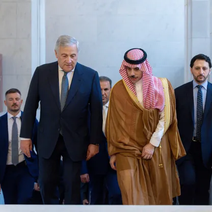 السعودية وإيطاليا تؤكدان ضرورة حماية الملاحة في مضيق هرمز وباب المندب