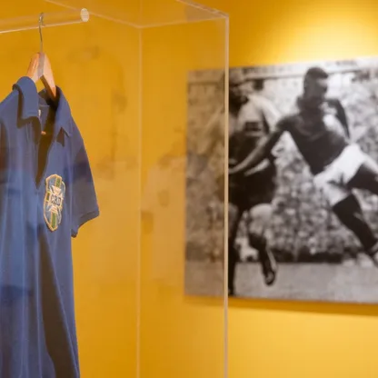 بيع قميص بيليه في نهائي كأس العالم 1958 مقابل 4.9 مليون دولار
