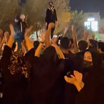 اشتباكات بين الشرطة ومحتجين بإيران.. وعبداللهيان: لن تغيروا النظام