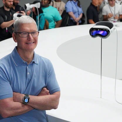 تيم كوك يخطئ في سعر النظارة الجديدة "فيجن برو"
