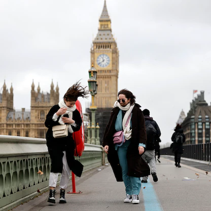 العاصفة يونيس.. بريطانيا تتأهب وأوروبا تعاني من الأضرار