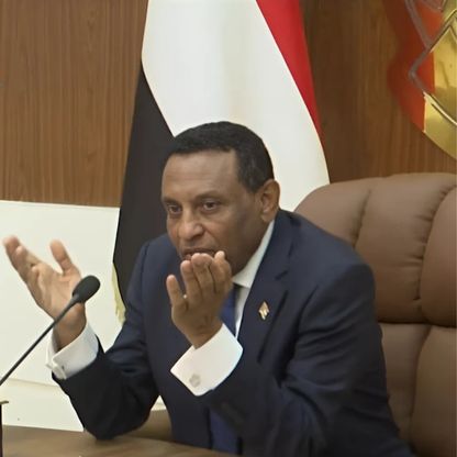 كامل إدريس يعلن حل الحكومة السودانية وتكليف وكلاء الوزارات