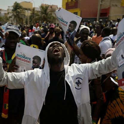 مئات السنغاليين يتظاهرون مطالبين بإجراء الانتخابات الرئاسية دون تأخير