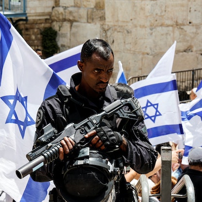 وزراء إسرائيليون يقتحمون الأقصى.. ومواجهات في مسيرة الأعلام