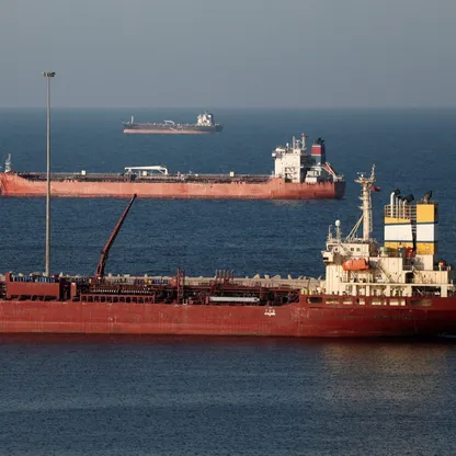 بعد سيطرتها على المضيق.. إيران تفرض مساراً جديداً لمرور السفن عبر هرمز