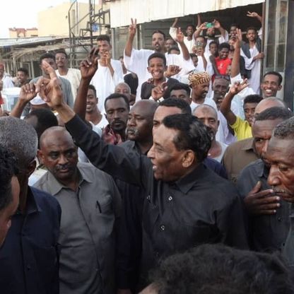 رئيس الوزراء السوداني يصل الخرطوم في أول زيارة منذ تعيينه