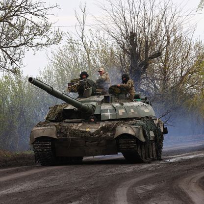 ضعف دفاعات أوكرانيا وتعثر المساعدات يعزز تقدم روسيا
