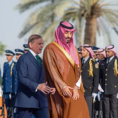 ولي العهد السعودي يستقبل رئيس الوزراء الباكستاني