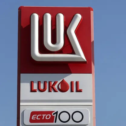 "لوك أويل" الروسية تعتزم بيع أصولها الأجنبية بسبب العقوبات الأميركية