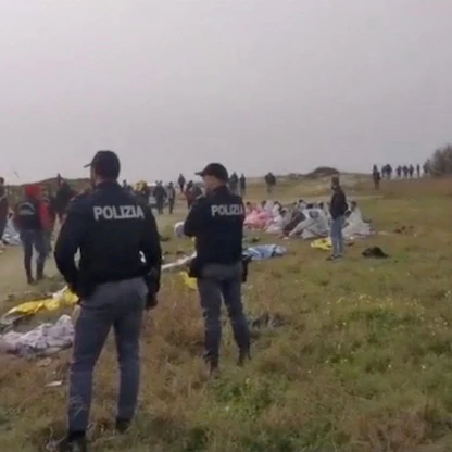 غرق مركب قبالة سواحل إيطاليا يودي بحياة عشرات المهاجرين