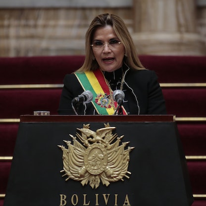 رئيسة بوليفيا السابقة حاولت "إيذاء نفسها" داخل السجن
