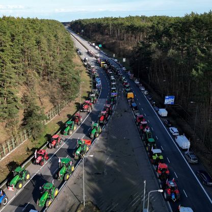 مزارعون بولنديون يغلقون نقطة حدودية مع ألمانيا احتجاجاً على "الصفقة الخضراء"