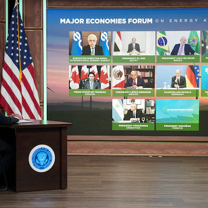 بايدن يُعلن تمويلاً إضافياً لمكافحة تغير المناخ