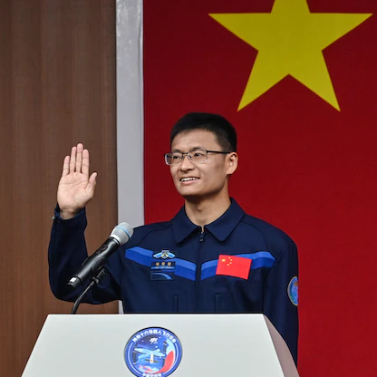 أستاذ جامعي إلى الفضاء.. أول مدني في مهمة صينية