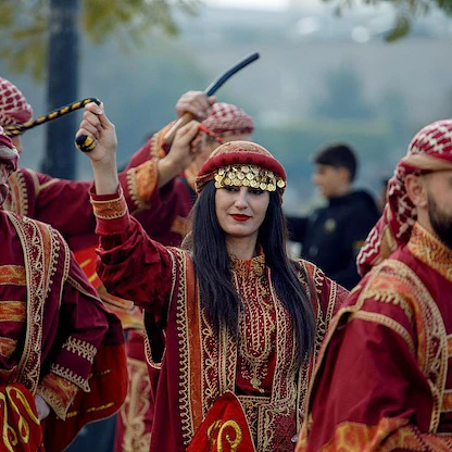 السعودية.. انطلاق مهرجان "قمم" الدولي للفنون الأدائية الجبلية