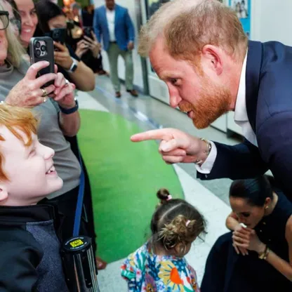 الأمير هاري يتحدث عن "صعوبات الأبوة" خلال زيارة إلى أستراليا