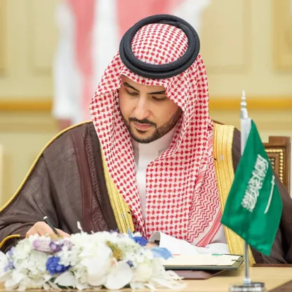خالد بن سلمان يدعو منصور بن زايد إلى زيارة السعودية الثلاثاء